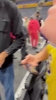 真来了！湖人主场球迷曾拉住塞布尔一起合影，将其逗得哈哈大笑